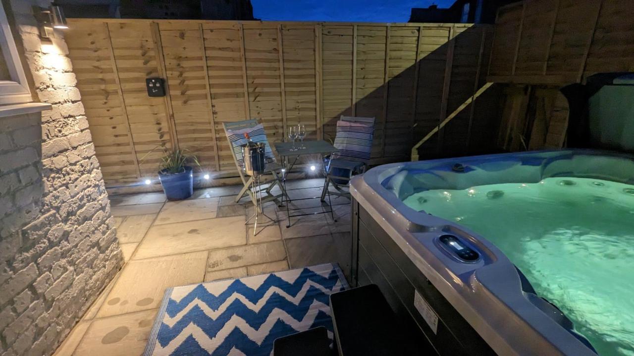 スカーバラ Seaside Escapes - With Relaxing Hot Tub!ヴィラ エクステリア 写真